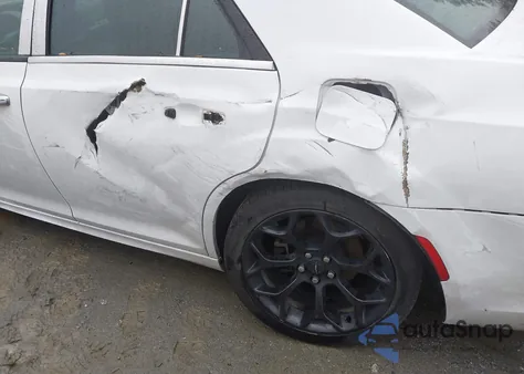 2020 Chrysler 300 300S z USA, uszkodzony, nr VIN 2C3CCABG0LH103489